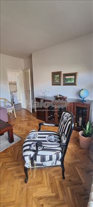 Izdajem stan u Sremcici