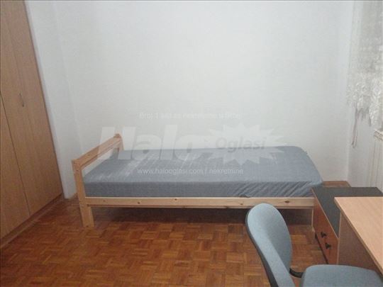 Izdajemo sobu u velikom stanu (od 1. novembra)