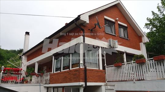 Jedinstvena kuća na prodaju 246m2, 20,87 ari