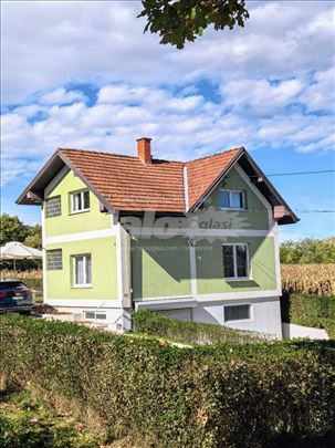 Komforna kuća u Ljigu, 10a plac, na odličnom mestu