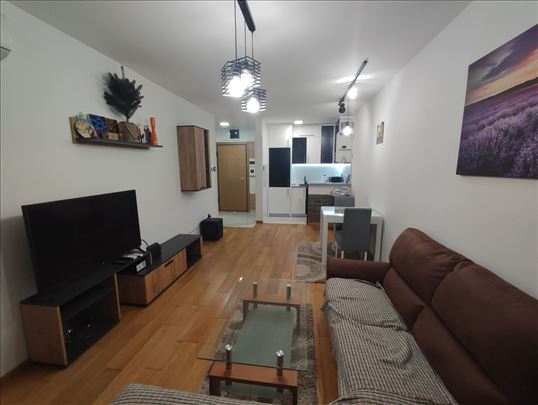 Lep 1.5 stan, 45m2, Grbavica