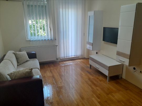 Luksuzno opremljen dvosoban stan-Sajam 300e