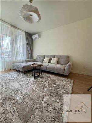 Luksuzno uređen i potpuno namešten dvosoban stan p