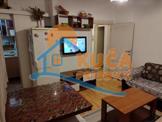 Na prodaju dvoiposobni stan u blizini NKC-a