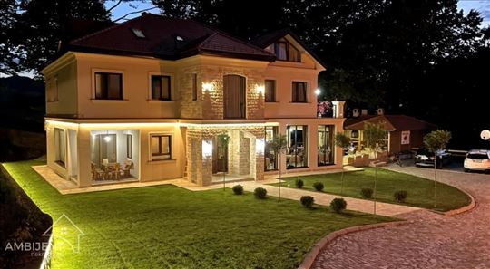 Na prodaju ekskluzivni kompleks sa 7 apartmana i 2