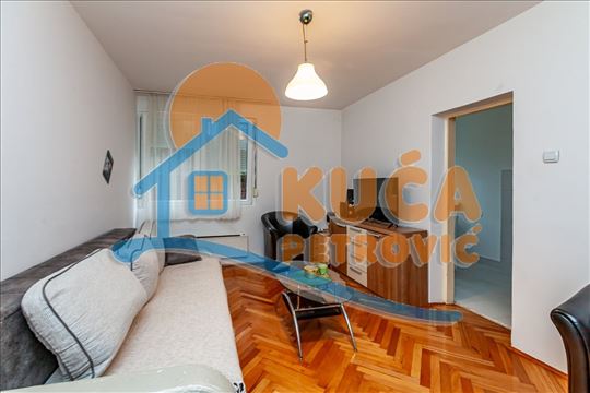 Na prodaju trosobni stan 65m2, u blizini Lutkarsko