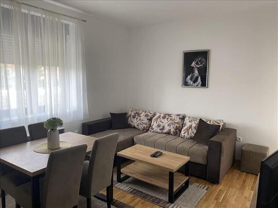 Namesten apartman na Zlatiboru, sa parking mestom