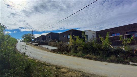 Nova kuća sa bazenom, Glumčevo brdo