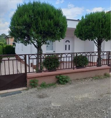 Petosobna nameštena kuća na Srebrnom jezeru