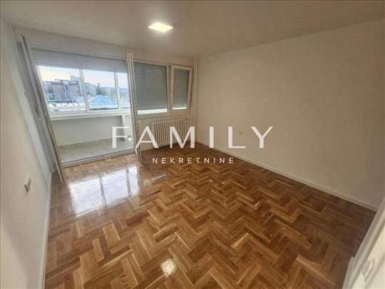 Prelep renoviran dvoiposoban stan na Bulevaru Oslo