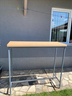 Šank od bukve sa metalnom konstrukcijom sive boje