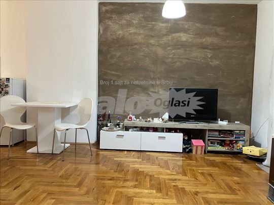 Stan na izdavanje. Citaj opis