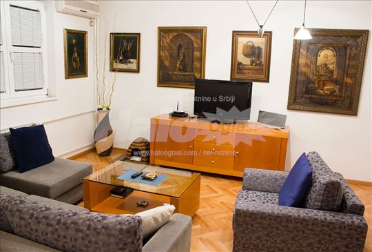 Svetao trosoban stan na lepoj lokaciji
