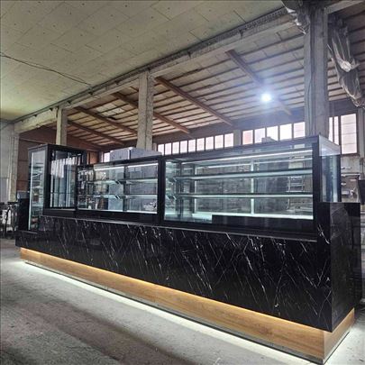 Tople vitrine sa ravnim staklima