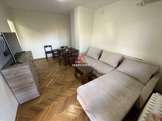 Trosoban stan - 55m2 - Centar