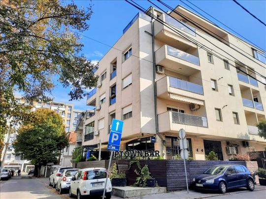 Voždovac,Voždove kapije, Mosorska;2/4;gas,2.5sob.