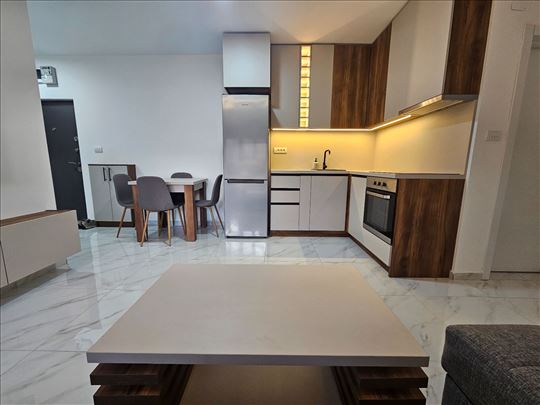 2.5 Ledine lux namešten