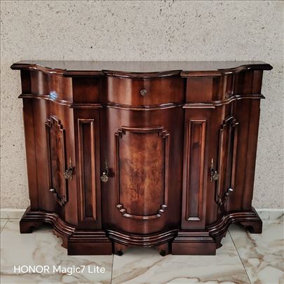 Antik Stilska Trbusna Komoda