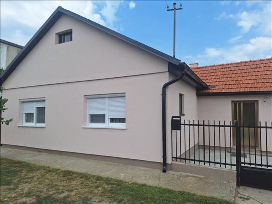 Četvorosobna kuća u Staparu