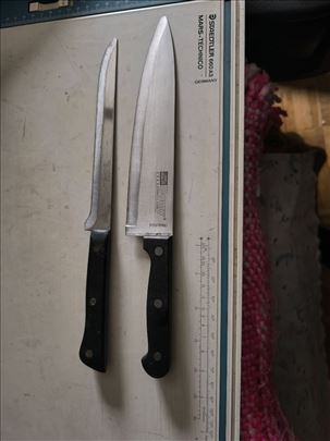 Dva kvalitetna noza, vrlo malo koriscen