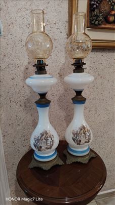 Dve Stare Ocuvane Opalske Lampe