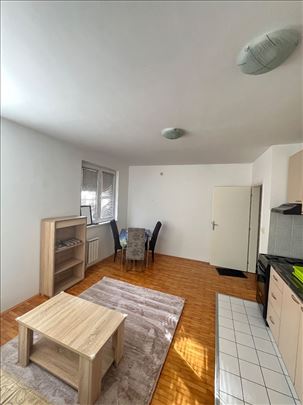 Dvosoban stan kod okretnice autobusa 25P, 27E, 79