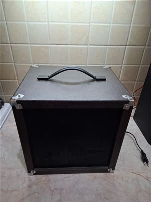 Gitarsko pojacalo sa Cd plajerom