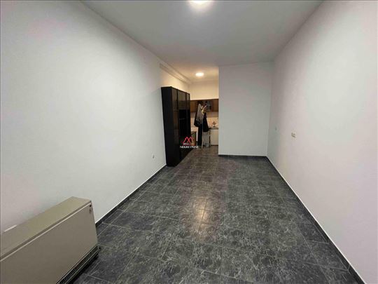 Grbavica - Trg Komenskog - poslovni prostor