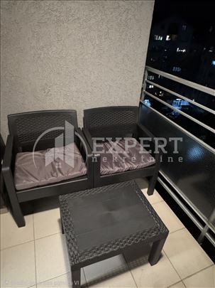 Izdaje se stan na Bulevaru Nemanjića!