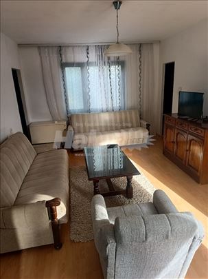 Izdajem dvosoban stan u okviru kuce.