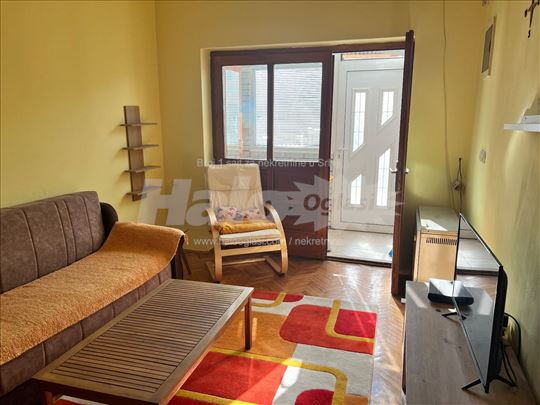 Izdajem stan u Borči