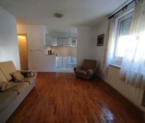 Karaburma, Primorska, 40 m2