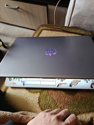 Lap top i opramea