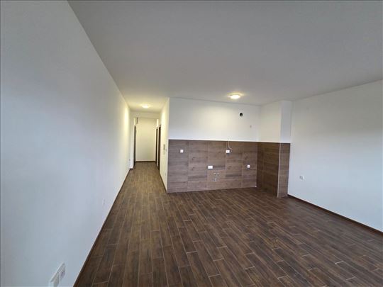 NOVOGRADNJA - useljiv,dvosoban stan kod Big centra
