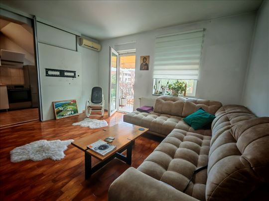 Porodičan petosoban stan na Podbari ! Bele Njive !