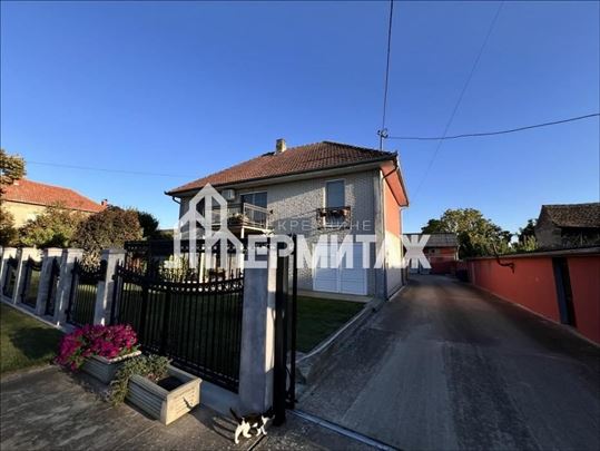 Prelepa kuća sa razrađenom pekarom