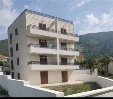 Prodajem u CG primorje stan u novogradnji Tivat 