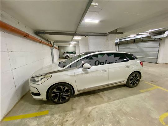 Prodajem uknjiženo garažno mesto - Podbara