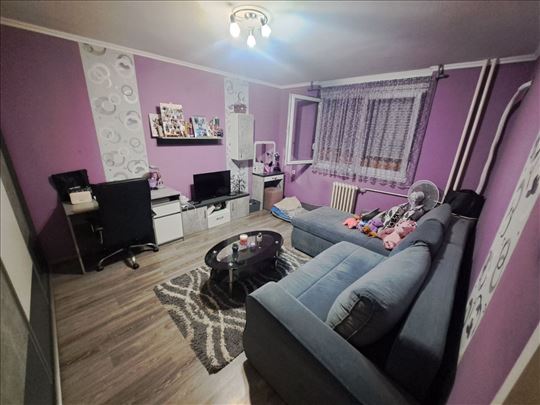 Renoviran dvosoban stan na super lokaciji!