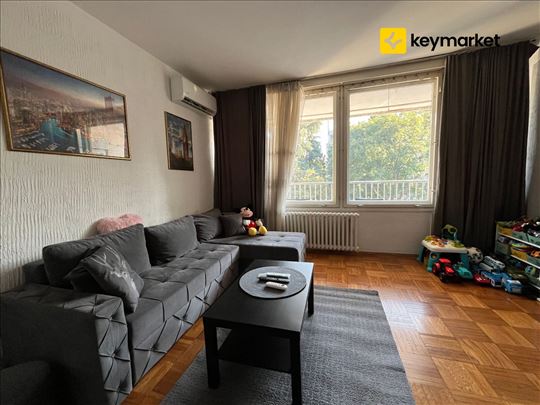 Renoviran, uknjižen stan od 71m2