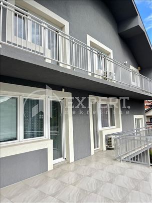 Stambeno-poslovna zgrada,  hotel  sa  12  app., 55