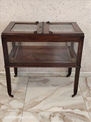 Stari Antik Bife Vitrinica