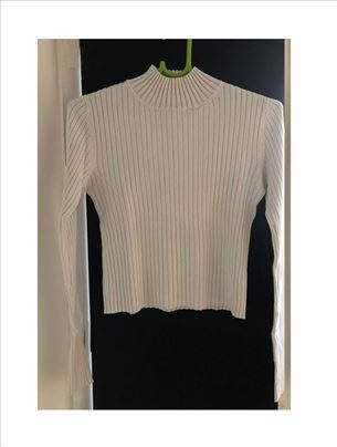 Stradivarius bela crop polurolka (M)