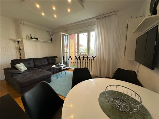 Svetao i prostran trosoban dupleks sa panoramskim 