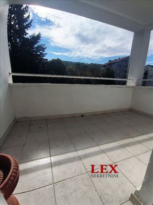 Top lokacija na Karaburmi, 66m2, uknjižen