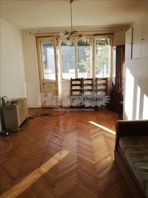 Uknjižen stan 1/1 Karaburma super lokacija