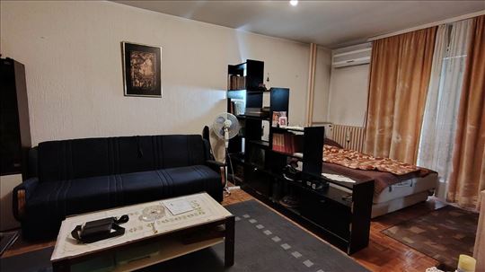 Blok 63, uknjižen dvoiposoban stan