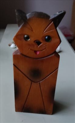 Drvena kutija u obliku mačke