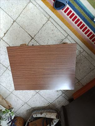 Drveni stočić za terasu