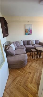 Dvosoban namešten stan u N. sajma